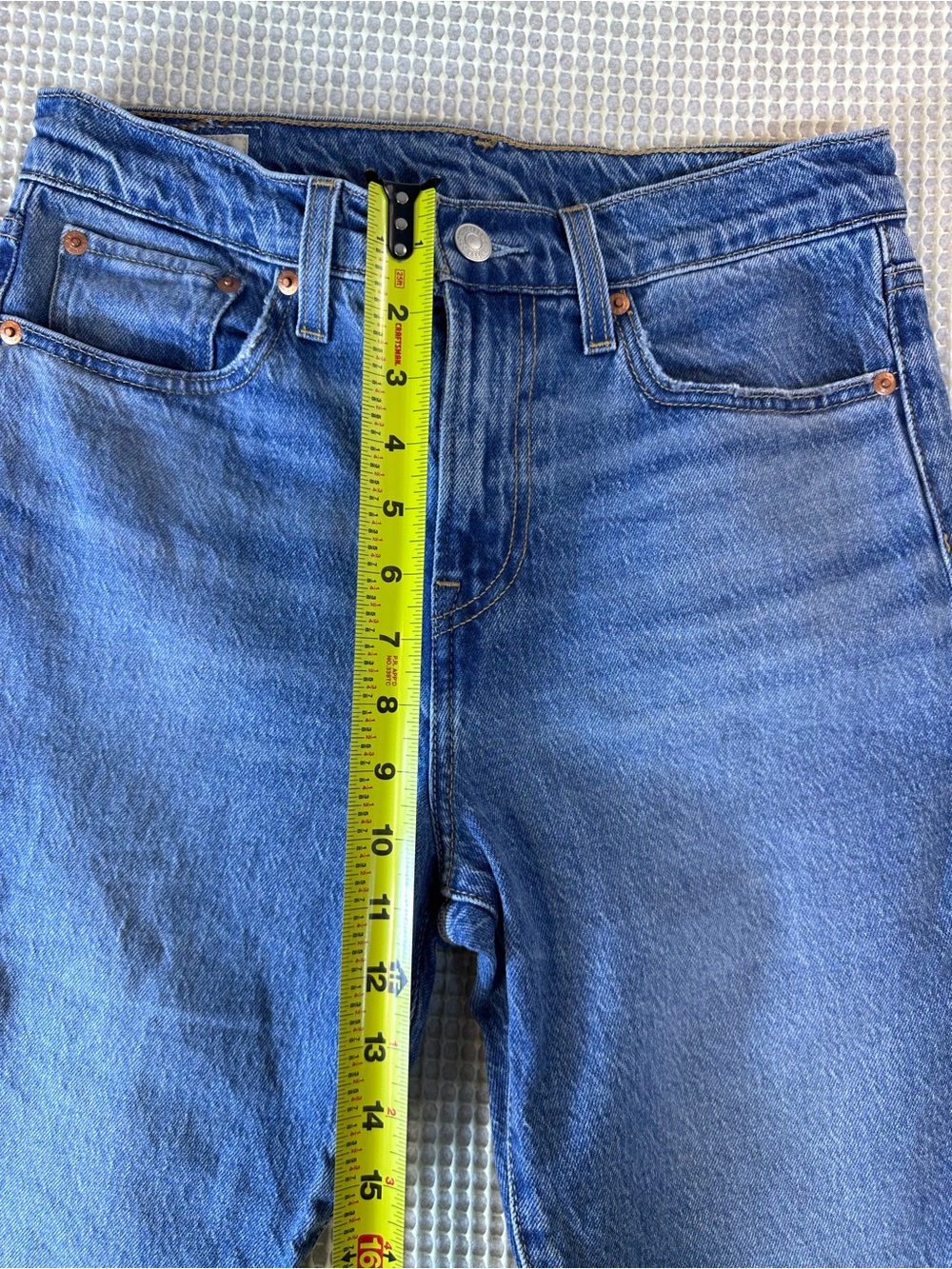 Levi's Wedgie Capri Jeans Next Saturday No Crease Medium Wash High Rise Size 28 - Picture 9 of 11